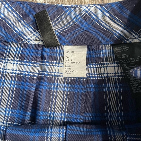 H&M Blue/White Plaid Short Pleated High Waisted Skirt - Size 2 - Picture 5 of 5